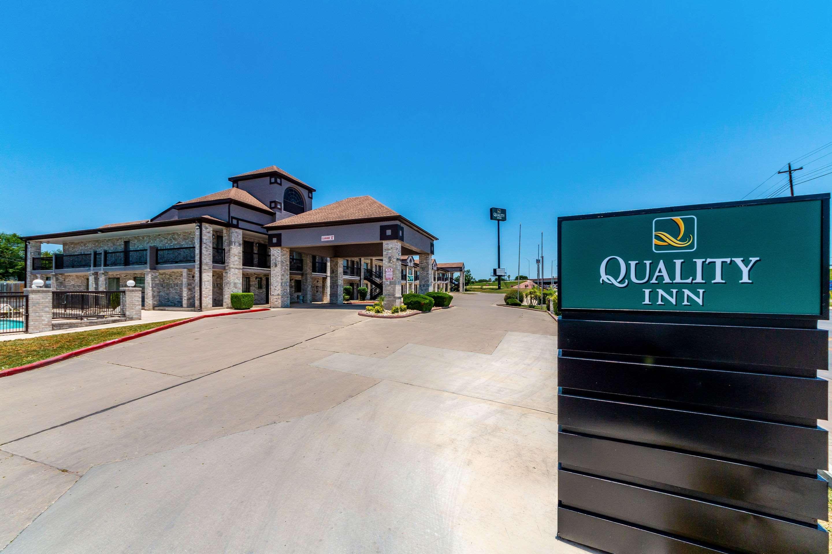 Quality Inn I-10 East Near Frost Bank Center San Antonio Exterior foto